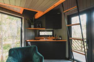 a living room with a sink in a tiny house at Hekso treehouse in Kiriku