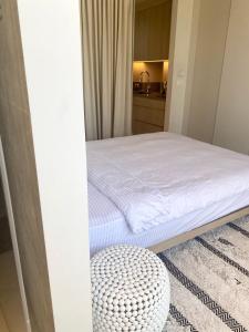 A bed or beds in a room at daniel hotel beach view boutique apt