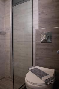 Et badeværelse på Callista Luxury Apartments + 28 billeder