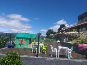 ヴィラ・レアルにあるQuinta da Corujeiraの柵の遊び場