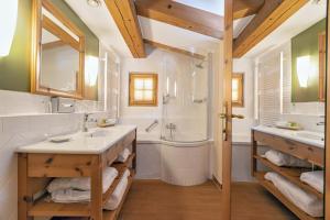 Kúpeľňa v ubytovaní Hotel Kaiserhof Kitzbühel, 4 Sterne Superior
