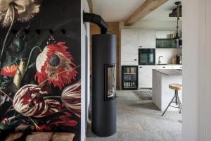 a kitchen with a wall with a flower mural at steiRerBLiCke- Chalet Hochgrailblick in Teufenbach