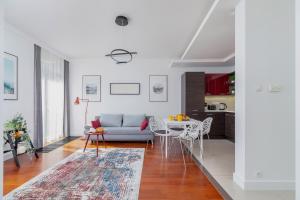 a living room with a couch and a table at Apartment Łobzowska Cracow by Noclegi Renters in Kraków
