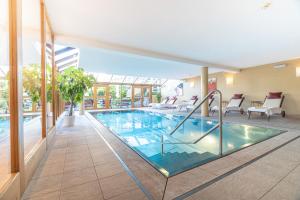 Kolam renang di atau dekat dengan Hotel Kaiserhof Kitzbühel, 4 Sterne Superior
