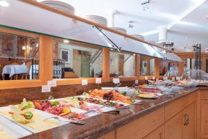 Makanan di atau berdekatan hotel