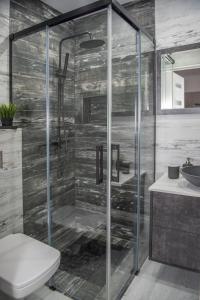 Kylpyhuone majoituspaikassa Apartament u Mirki