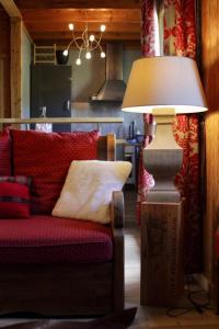 a lamp sitting next to a couch in a living room at Chalet Le Bouton D'or in Les Deux Alpes