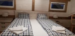 Un pat sau paturi într-o cameră la Casuta de Vacanta Marisel, Cluj