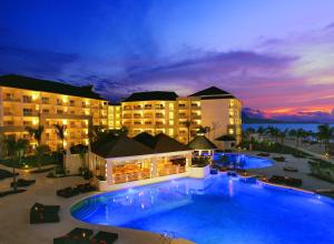 Baseinas apgyvendinimo įstaigoje Secrets St James Adults Only - All Inclusive arba netoliese