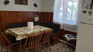 Kuchyň nebo kuchyňský kout v ubytování Ilona apartmanok
