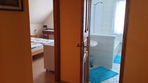 Koupelna v ubytování Ilona apartmanok