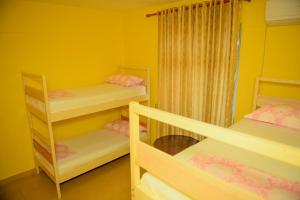 Posteľ alebo postele v izbe v ubytovaní Central Hostel