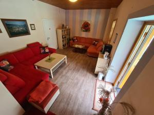 an overhead view of a living room with a red couch at Pension Göschlberger in Mondsee