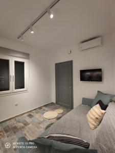 Postel nebo postele na pokoji v ubytování Θίς luxury apartments