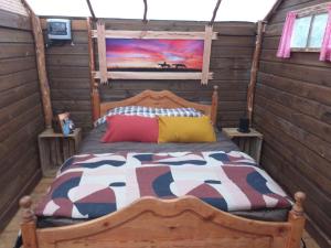 מיטה או מיטות בחדר ב-Destination Ailleurs