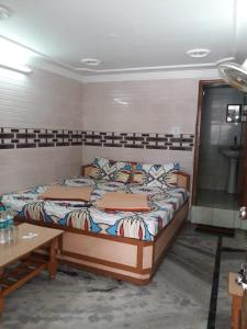 Postel nebo postele na pokoji v ubytování Hotel Rajpal Guest House