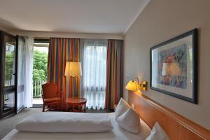 Postel nebo postele na pokoji v ubytování Hotel Quellenhof