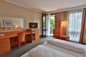 Postel nebo postele na pokoji v ubytování Hotel Quellenhof