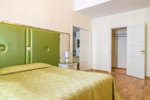 a bedroom with a bed with a green wall at Cozy Apartment In Old Town in Tallinn