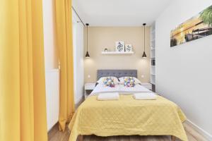 Łóżko lub łóżka w pokoju w obiekcie Villa Nova Lux Apartment Wrocław Kowale by Noclegi Renters