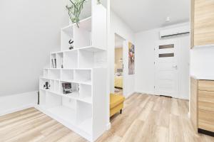 Kuchnia lub aneks kuchenny w obiekcie Villa Nova Lux Apartment Wrocław Kowale by Noclegi Renters
