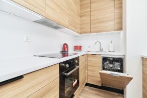 Kuchnia lub aneks kuchenny w obiekcie Villa Nova Lux Apartment Wrocław Kowale by Noclegi Renters