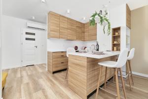 Kuchnia lub aneks kuchenny w obiekcie Villa Nova Lux Apartment Wrocław Kowale by Noclegi Renters