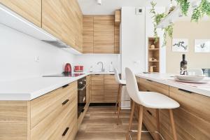 Kuchnia lub aneks kuchenny w obiekcie Villa Nova Lux Apartment Wrocław Kowale by Noclegi Renters