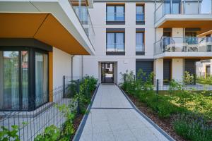 Ogród w obiekcie Villa Nova Lux Apartment Wrocław Kowale by Noclegi Renters