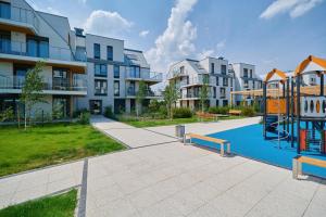 Plac zabaw dla dzieci w obiekcie Villa Nova Lux Apartment Wrocław Kowale by Noclegi Renters