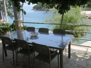 Gallery image of Old Fisherman's House w 3BD, balcony and terrace by the Sea in Oskorušno