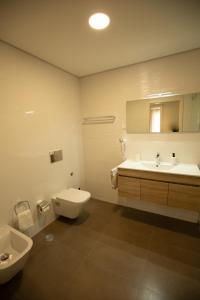 a bathroom with a toilet and a sink at Refúgio do Avô - Vale de Lourinhã in Lourinhã
