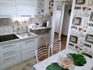 A kitchen or kitchenette at San Pietro Shabby Chic Apartment