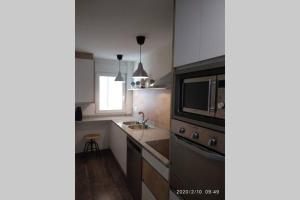 A kitchen or kitchenette at Apartamento Casa Barquero Bronchales