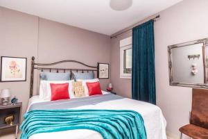 Ένα ή περισσότερα κρεβάτια σε δωμάτιο στο Side Sea View Apartment