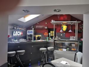 Khu vực lounge/bar tại Złota Rybka Lubniewice