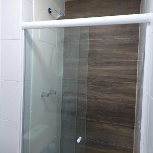 Ett badrum på Porto de Galinhas, Flat em Muro Alto Condomínio Clube