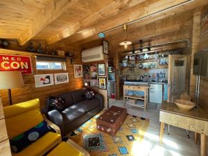 Gallery image of Retro private Lodge with hot tub Nr Dartmoor in Newton Abbot