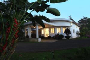 Taman di luar Parisons Plantation Experiences by Abad