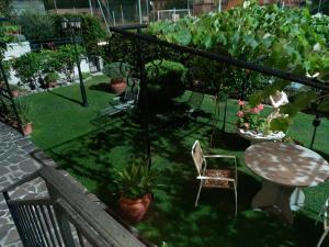 A garden outside La Villa