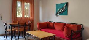 Et opholdsområde på Chrouso Apartments + 42 billeder