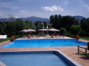 
a swimming pool with a pool table and chairs at Hotel Bellavista in Bellver de Cerdanya
