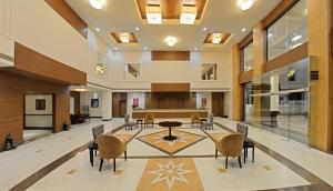 Posezení v ubytování Poppys Hotel Madurai