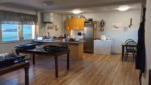 Dapur atau dapur kecil di Bjarnastaðir Guesthouse