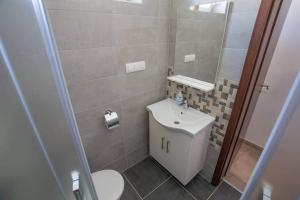 Kúpeľňa v ubytovaní Mona Apartman + 19 fotografií