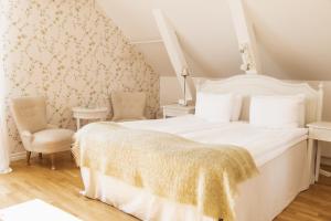 Postel nebo postele na pokoji v ubytování Blommenhof Hotel