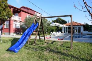 Detský kútik v ubytovaní Apartment in Mundanije with terrace, air conditioning, WiFi (4912-2)