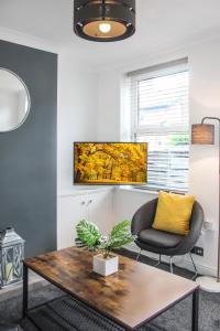 Gallery image of 'Number 11' Central Colchester - Super Convenient 2 x Double Bed 1 x Single Bed Cottage PLUS Office & Garden, 8 min walk Nth Station & Town Ctr, 2 min walk local shops & restaurants in Colchester
