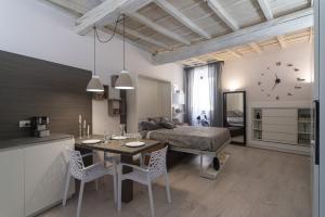 a living room with a bed and a table and chairs at Palazzo RICCA GUARDUCCI 1 in Montefiascone