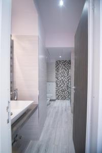 a bathroom with a tub and a sink and a toilet at Palazzo RICCA GUARDUCCI 1 in Montefiascone